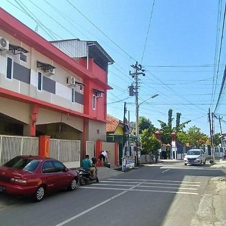 RedDoorz Syariah near Transmart Tegal Hotel Tegal  Bagian luar foto